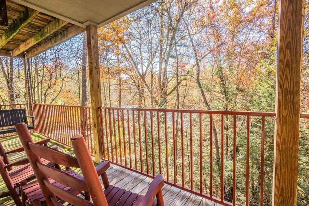 Sasquatch Lodge E Sleeps 13 Гатлінбург Екстер'єр фото