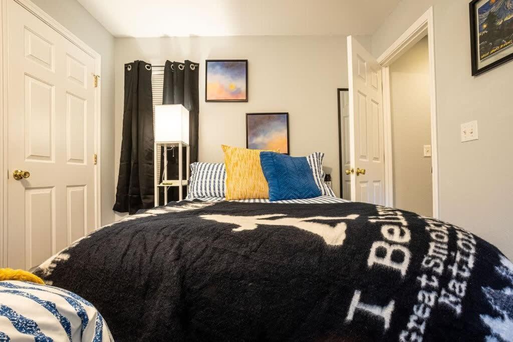 Sasquatch Lodge E Sleeps 13 Гатлінбург Екстер'єр фото
