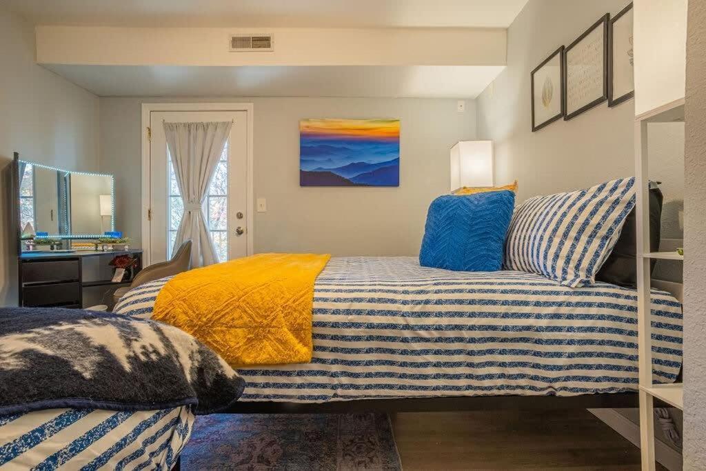 Sasquatch Lodge E Sleeps 13 Гатлінбург Екстер'єр фото