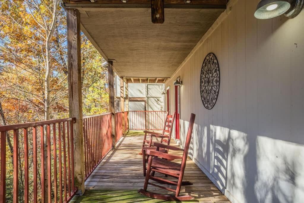 Sasquatch Lodge E Sleeps 13 Гатлінбург Екстер'єр фото