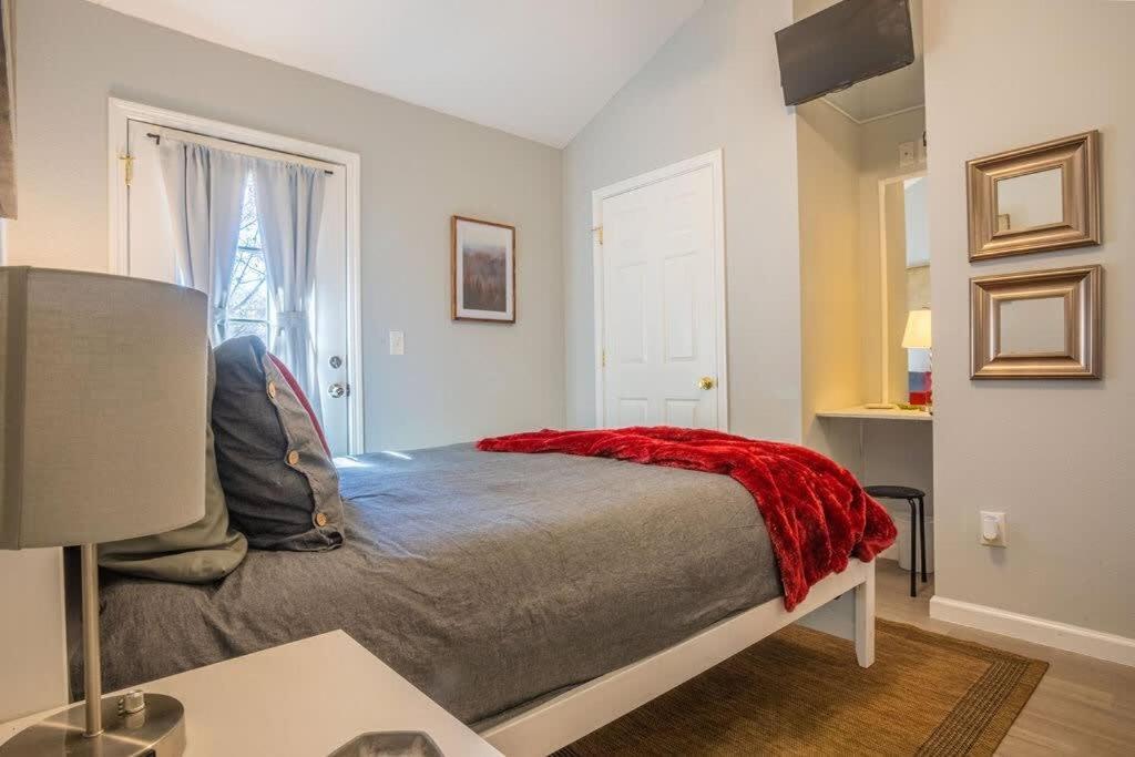 Sasquatch Lodge E Sleeps 13 Гатлінбург Екстер'єр фото