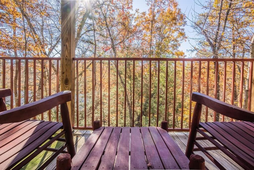 Sasquatch Lodge E Sleeps 13 Гатлінбург Екстер'єр фото
