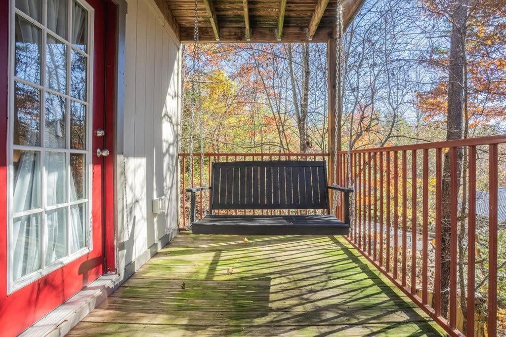 Sasquatch Lodge E Sleeps 13 Гатлінбург Екстер'єр фото