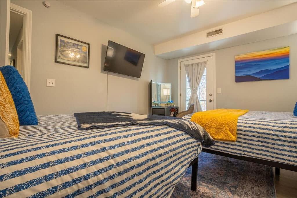 Sasquatch Lodge E Sleeps 13 Гатлінбург Екстер'єр фото